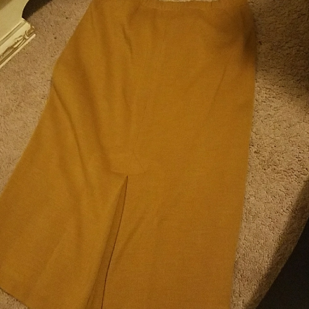 Skirt - Picture 2 of 4